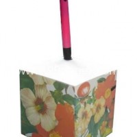 Memo cube wih hole