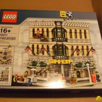 LEGO Creator Set #10211 Grand Emporium