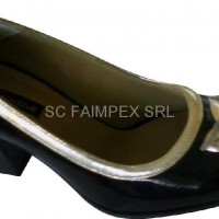 Pantof de dama negru cu floare aurie