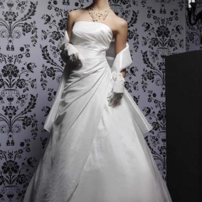 Graceful Dame Bride Sleek Satin Wedding Dresspicture1